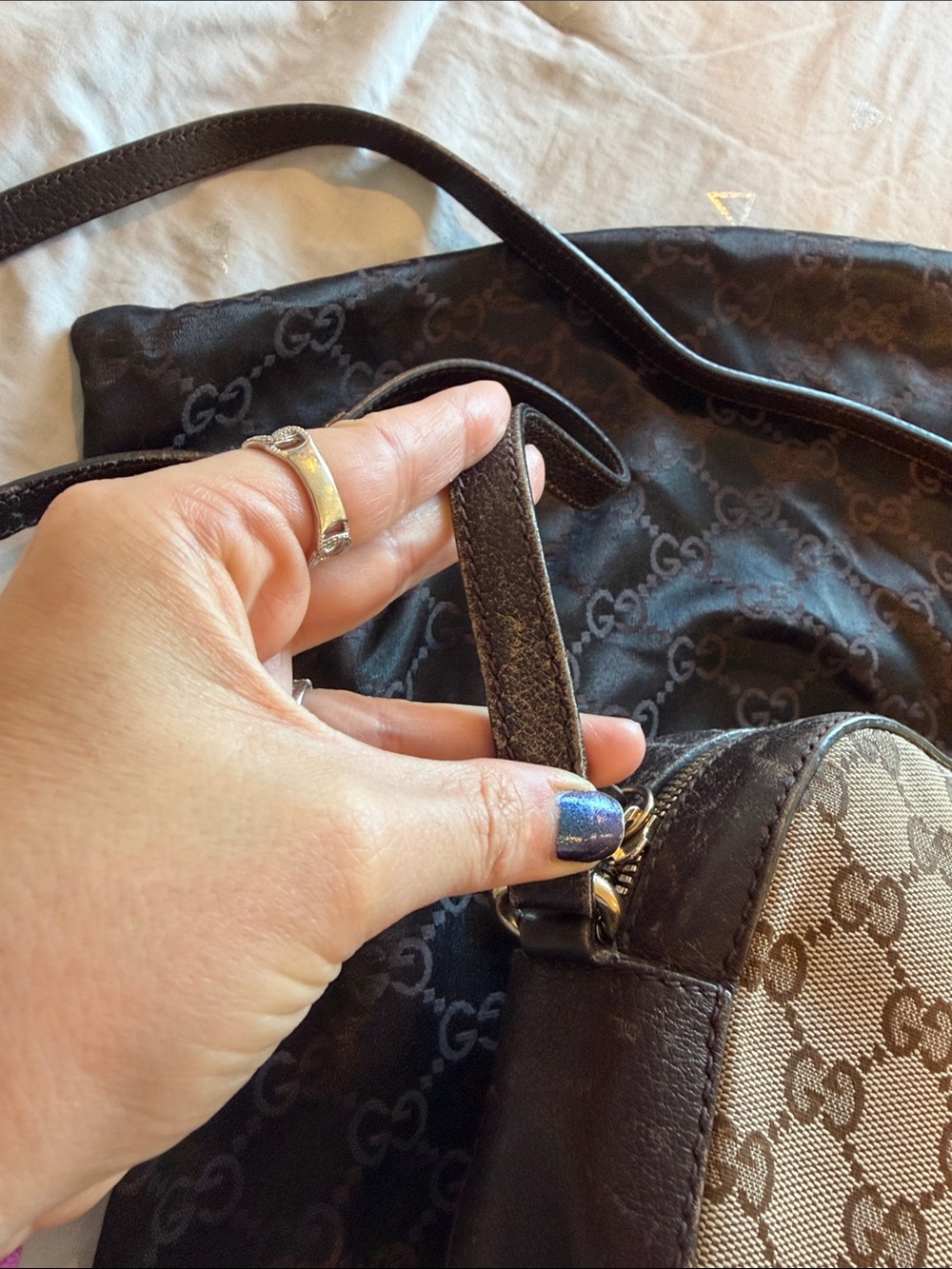 Gucci Beige GG Canvas Crossbody with Red & Green sherry line & Gold Bee - Picture 6 of 16
